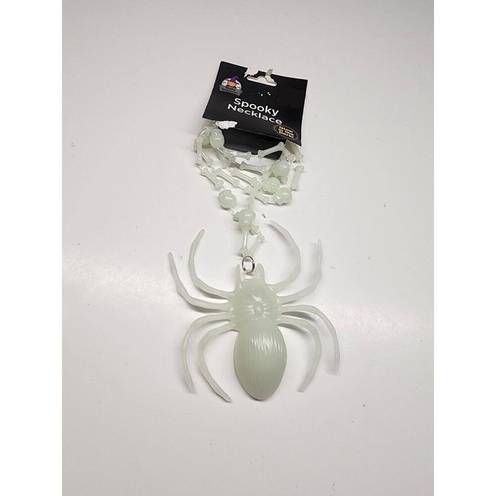 Happy Halloween Glow In The Dark Spooky Necklace Spider 🕷️ NEW